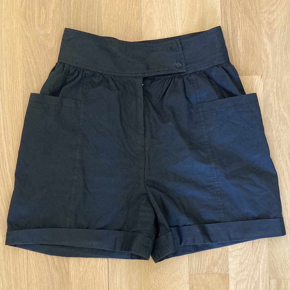 ✨UNIQUE by TOPSHOP Womens Shorts. Size 10 on tag but I feel it fits more a 6/8.
